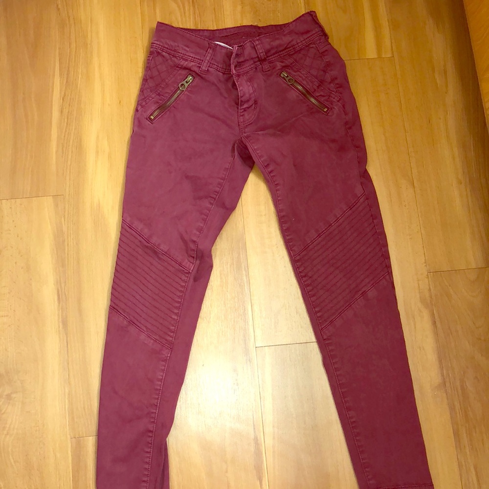 Maroon American eagle super stretchy skinny jeans